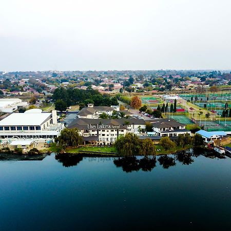 The Lakes Hotel & Conference Centre Бенони Экстерьер фото