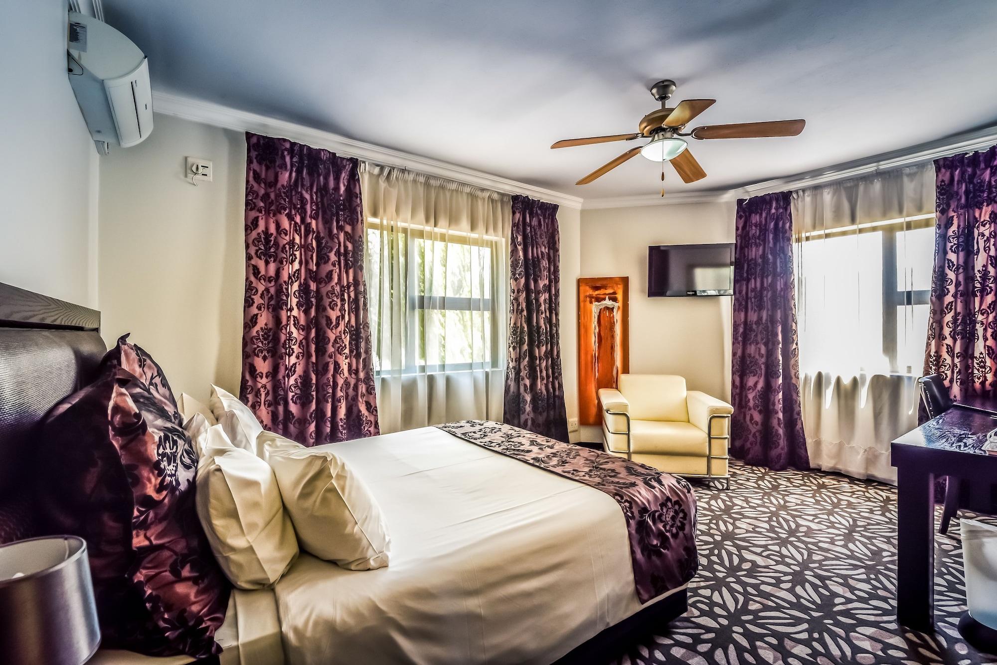 The Lakes Hotel & Conference Centre Бенони Экстерьер фото
