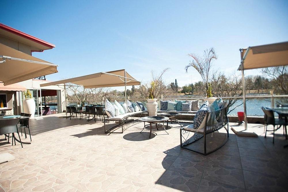The Lakes Hotel & Conference Centre Бенони Экстерьер фото