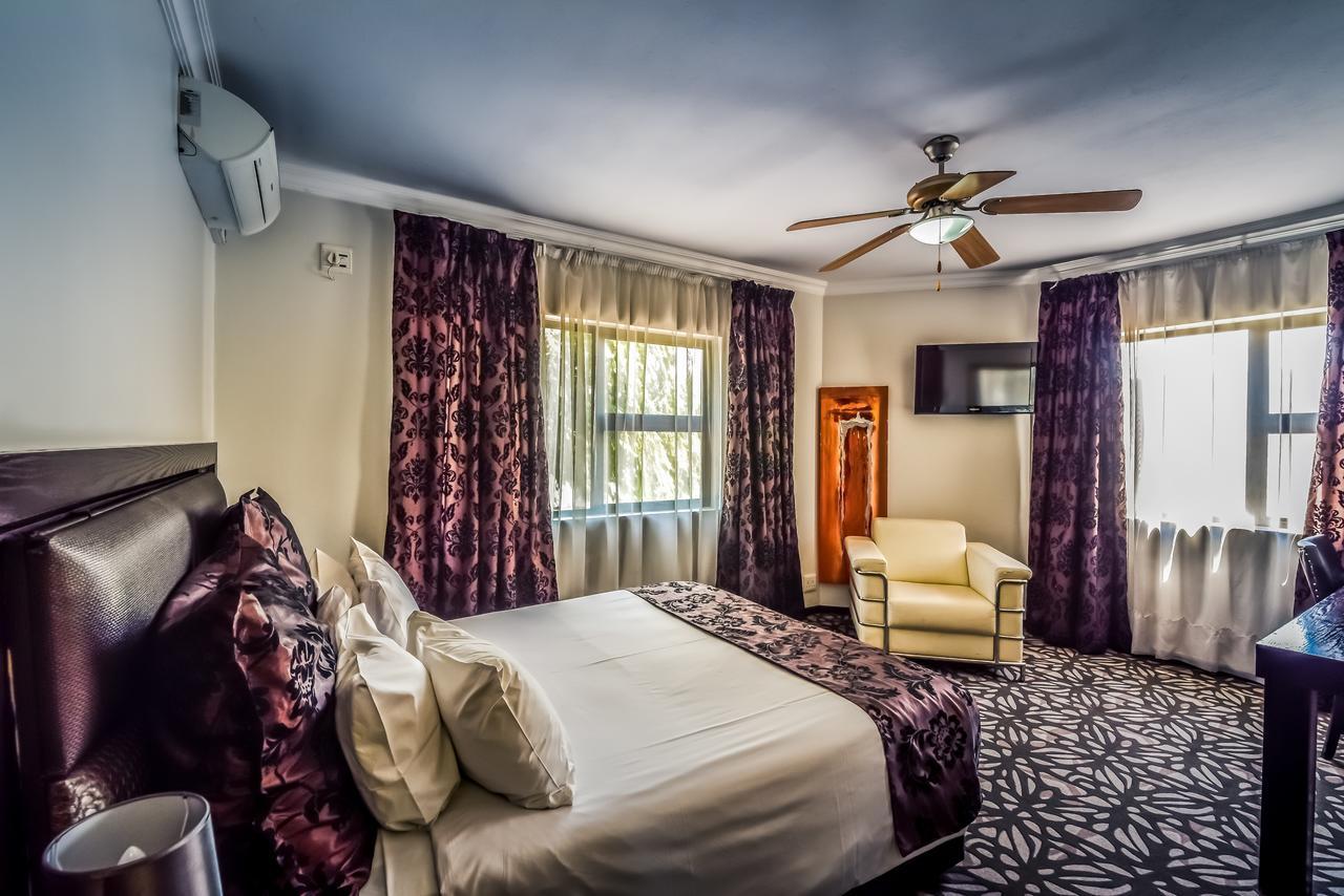 The Lakes Hotel & Conference Centre Бенони Экстерьер фото