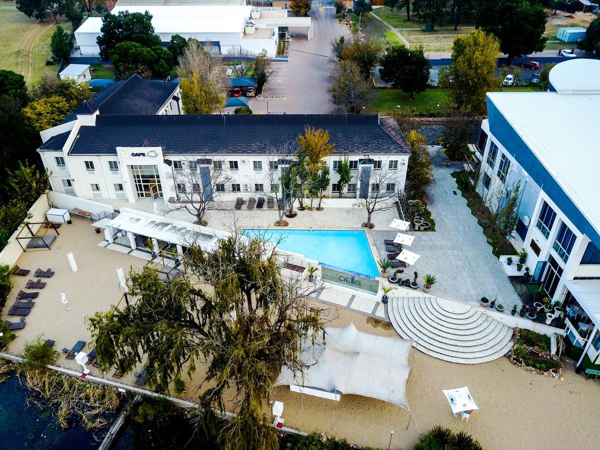 The Lakes Hotel & Conference Centre Бенони Экстерьер фото